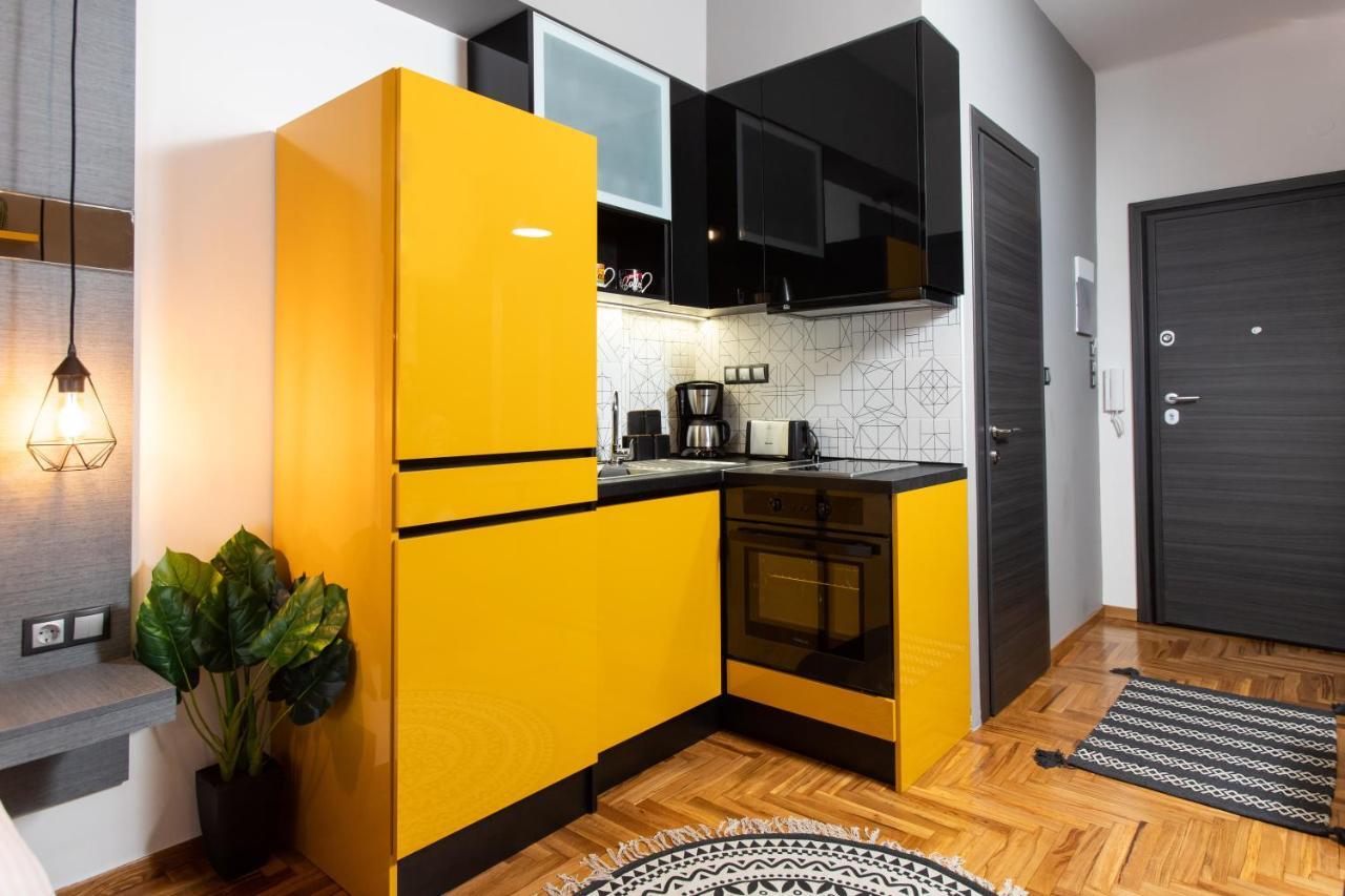 Downtown Luxury Boutique Suites : The Yellow Suite Thessaloniki Exterior foto